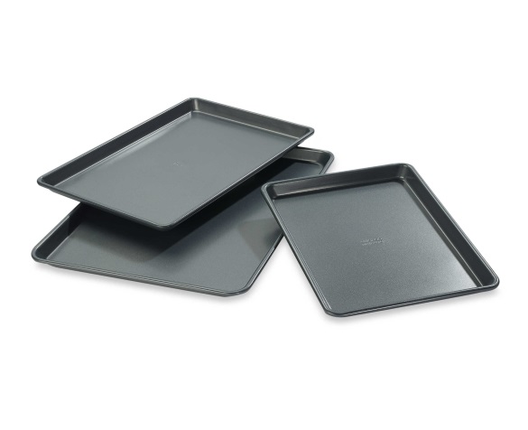 Best SaucePan - Chicago Metallic Non-Stick True Jelly Roll Pan